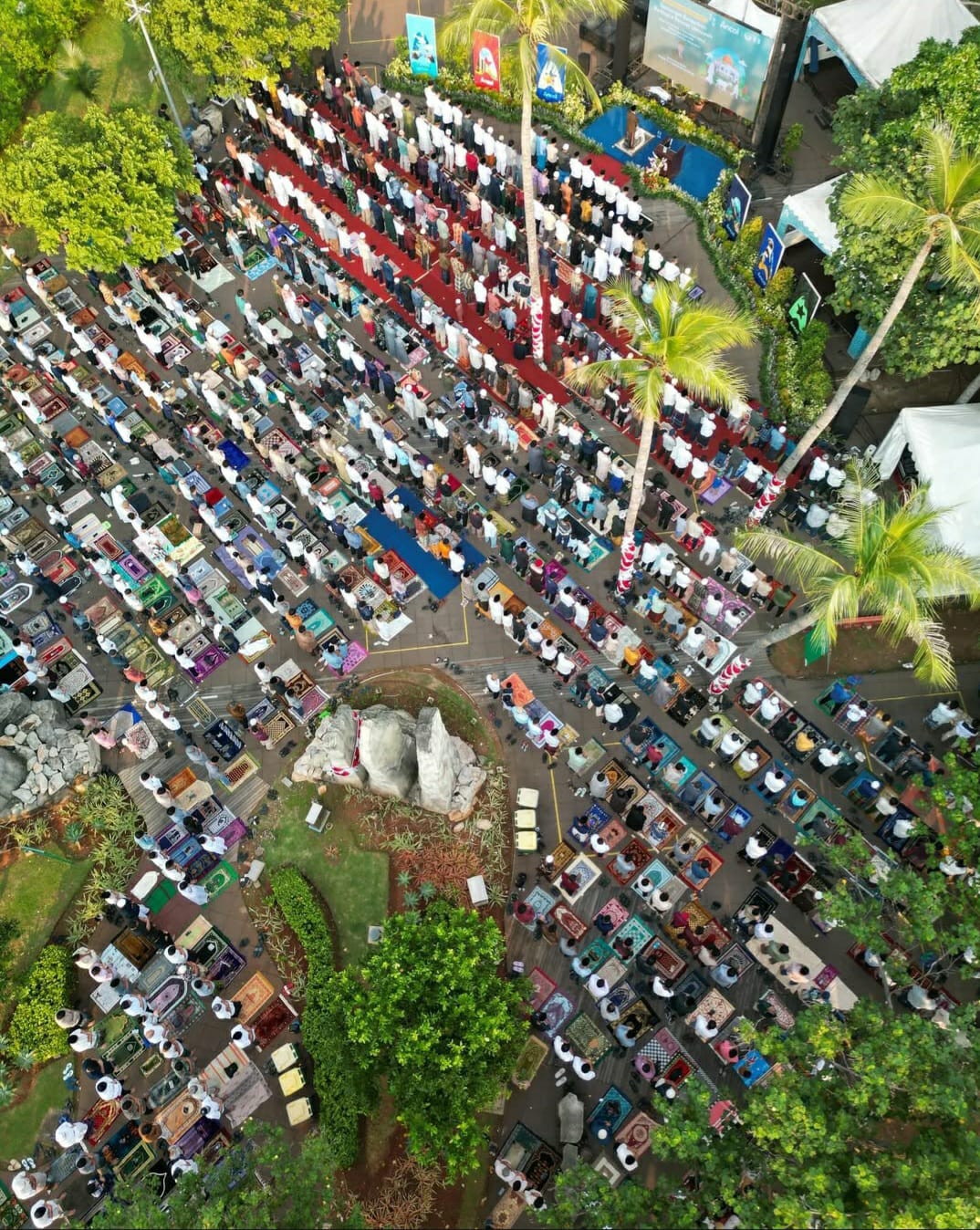 Sholat Idul Adha di Stone area Symphony of The Sea Ancol